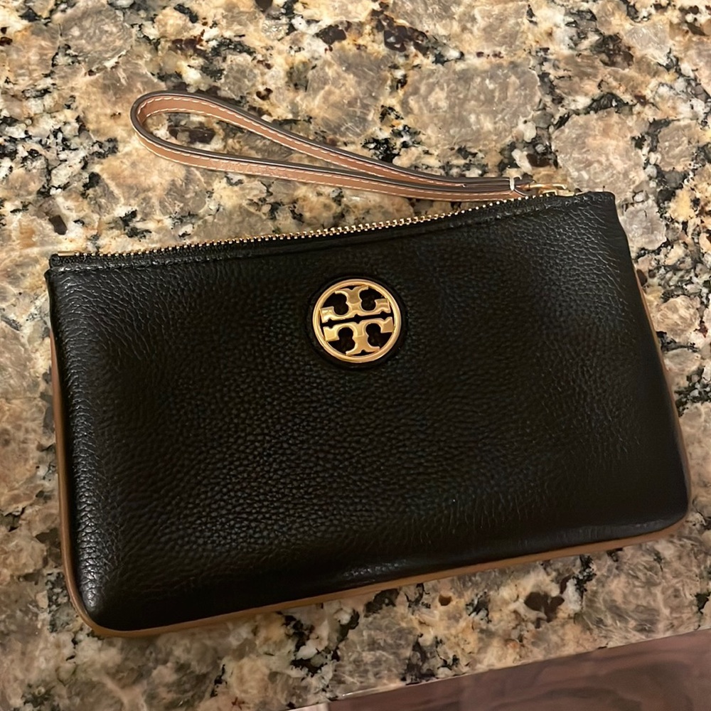 Tory burch wristlet
